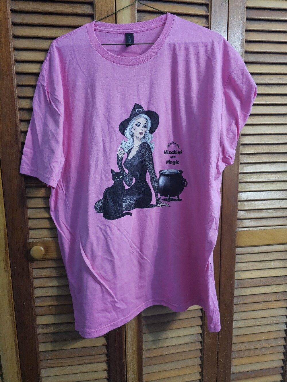 Gildan Pinup Witch Graphic Tee Size XL | NWT